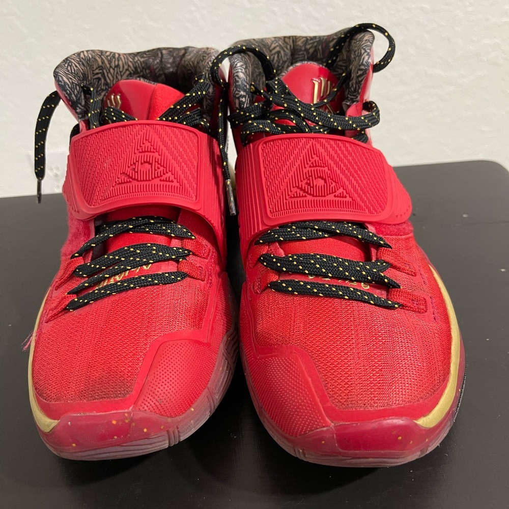 Size 10 Kyrie Irving’s